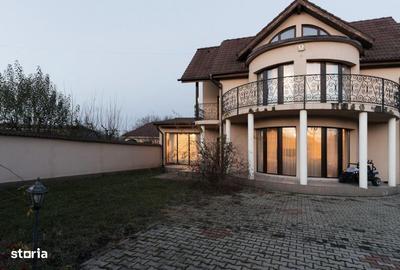 Casă cu 6 camere cu Teren 560 Mp în Criș