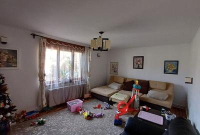 Apartament la casa de vanzare - 7 camere | 170 mp | Strada Lupeni - 12