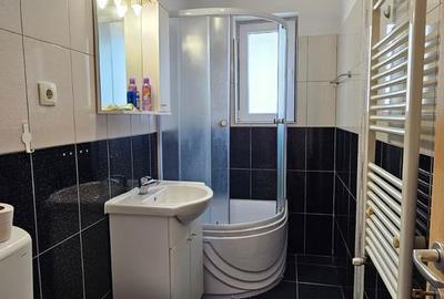 Garsonieră decomandată în Tractorul