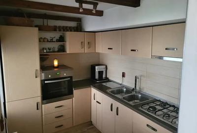 Casă cu 4 camere cu Teren 700 Mp în Central - 2