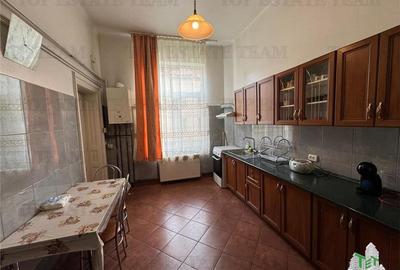 Apartament cu 4 camere  de vanzare, Ultracentral,  Kogalniceanu, curte si pod Apartament cu 4 camere  de vanzare, Ultracentral,  Kogalniceanu, curte si pod - 11