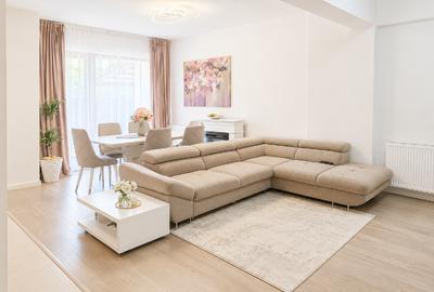 Apartament cu 3 camere semidecomandat în Sisești