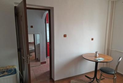 Garsonieră decomandată în 6 Vânători - 2