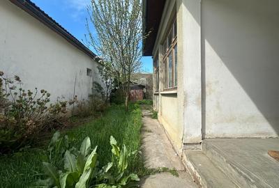 Casă individuală cu 3 camere cu Canalizare în Central - 1