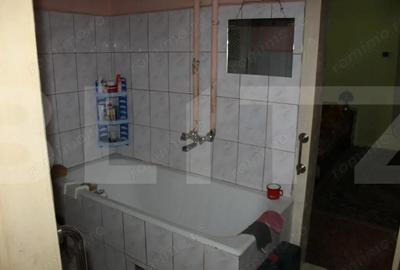 Casa tradi?ionala cu curte generoasa, in centrul localita?ii Valcele - 9