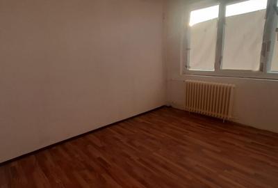 Apartament semidecomandat în Drumul Taberei