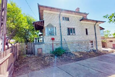 Proprietar vând casă cu 7 camere în Diculești, teren 2267 mp - 2