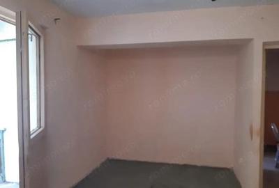 Apartament cu 3 camere decomandat în Piața Centrală