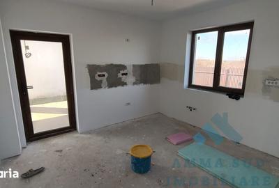 Casă cu 5 camere cu Teren 492 Mp în Glina - 1