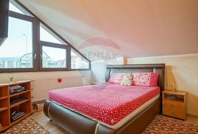 Casă cu 4 camere cu Teren 443 Mp în Tractorul - 18