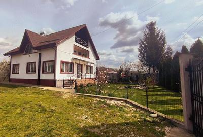 Casă cu 5 camere cu Teren 2100 Mp în Malu cu Flori - 9