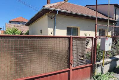 Casă cu 2 camere cu Teren 392 Mp în Central