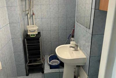 Spațiu comercial, de 60 mp, în Central - 4
