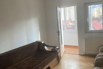 Apartament cu 2 camere decomandat în Tractorul