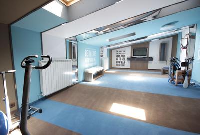 O casa deosebita cu Piscina - 12