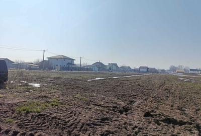 Teren de 2000 mp, în Exterior Vest