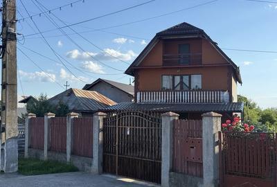 Casă cu 4 camere în Bucov