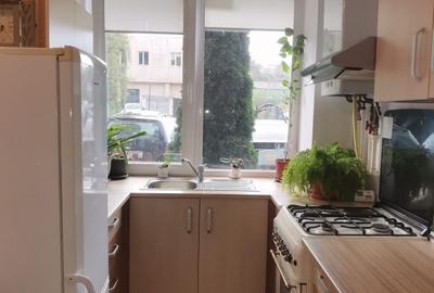 Apartament cu 2 camere semidecomandat, mobilat în Iris