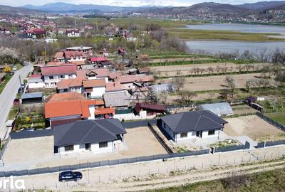 Casă cu 4 camere cu Canalizare în Central - 8
