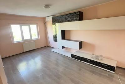 Apartament cu 3 camere decomandat în Micro 16