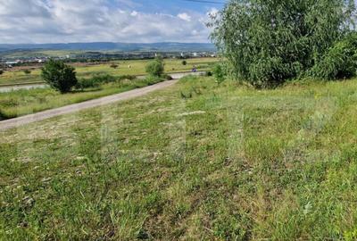 Teren de 1438 mp, în Iris