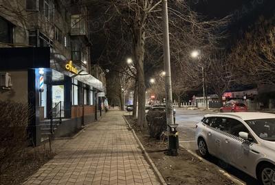 Spațiu comercial, de 90 mp, în Central - 6