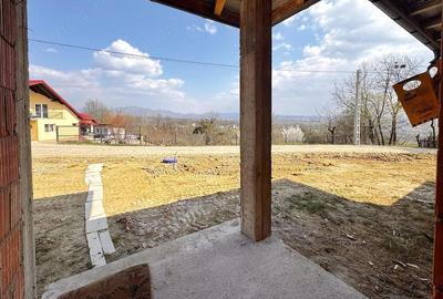 Casă cu Teren 5600 Mp în Groși