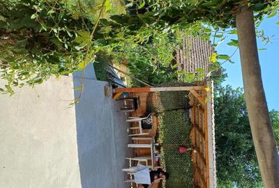 Casă cu Teren 360 Mp în Central - 1