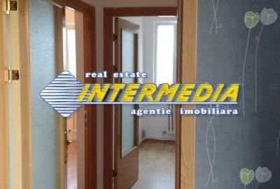 Apartament cu 3 camere semidecomandat, mobilat în Cetate - 2