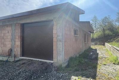 Casă cu Teren 3600 Mp în Vlădești - 2