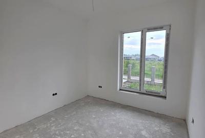 Casă cu 4 camere cu Teren 500 Mp în Central