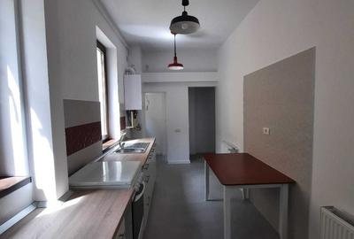 Apartament cu 3 camere decomandat, mobilat în Armeneasca - 1