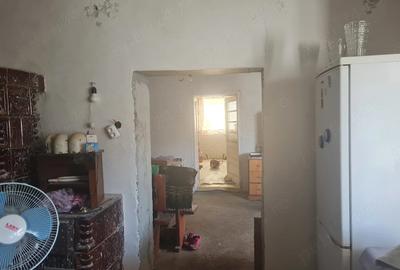 Casă cu 1 camere cu Teren 1500 Mp în Central - 2