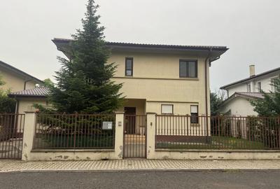Casă individuală cu 4 camere cu Canalizare în Nord