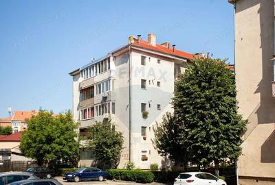 Apartament cu 1 camera de vanzare, bloc cu acoperi?, Alfa