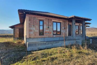 Casa noua semifinisata pe nivel 500 mp teren comuna Ighiu - 1