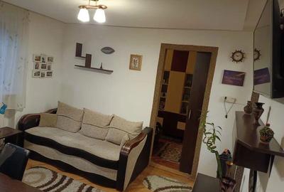 Apartament cu 3 camere semidecomandat în Rovinari - 4