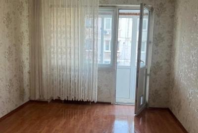 Apartament cu 3 camere decomandat în Rahova - 2