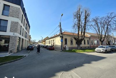 Casă cu 8 camere decomandat cu Teren 48 Mp în Sud