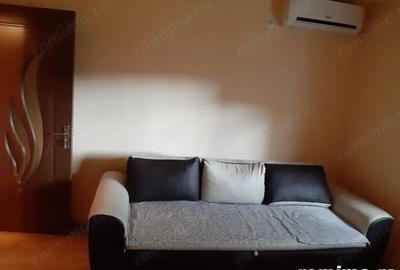 Garsonieră decomandată în Eroii Revoluției