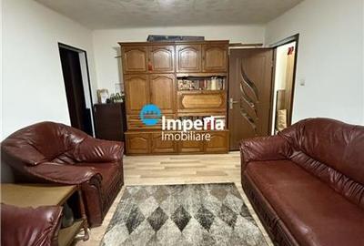 Apartament cu 3 camere semidecomandat, mobilat în Baza 3 - 13
