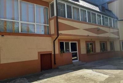 Casă cu 6 camere cu Teren 2300 Mp în Lacu Sărat - 1