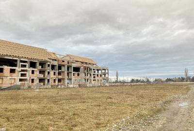 Teren Construcții intravilan de 2600 mp, în Tractorul - 3