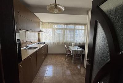 Apartament cu 3 camere semidecomandat în Berceni - 4