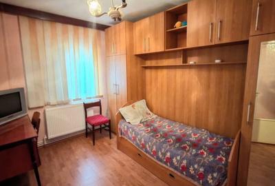 Apartament cu 3 camere decomandat în - 2