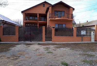 Casă cu 7 camere cu Teren 300 Mp în Năvodari - 10
