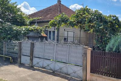 Casă cu 3 camere cu Teren 1100 Mp în Jibou