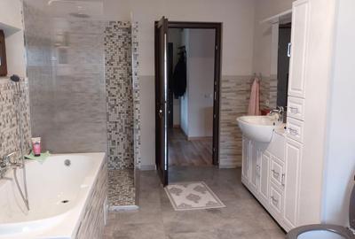 Casă cu 4 camere în Central - 2