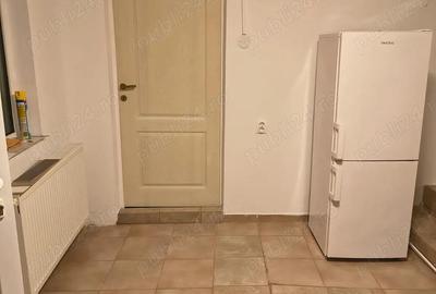 Inchiriez corp casa la curte - 1