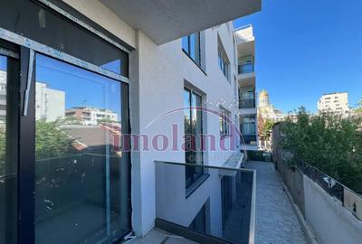 Apartament cu 3 camere semidecomandat în 13 Septembrie - 2